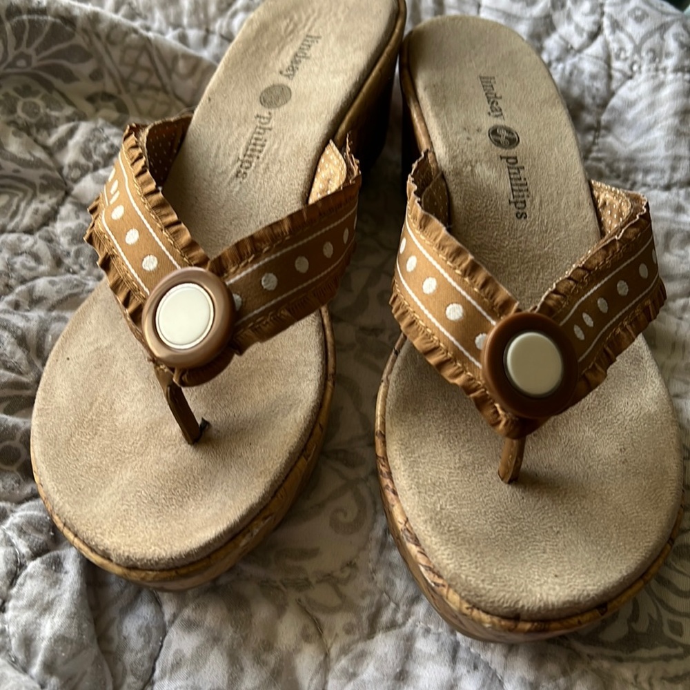 EUC Lindsay Phillips Switch Flops size 6